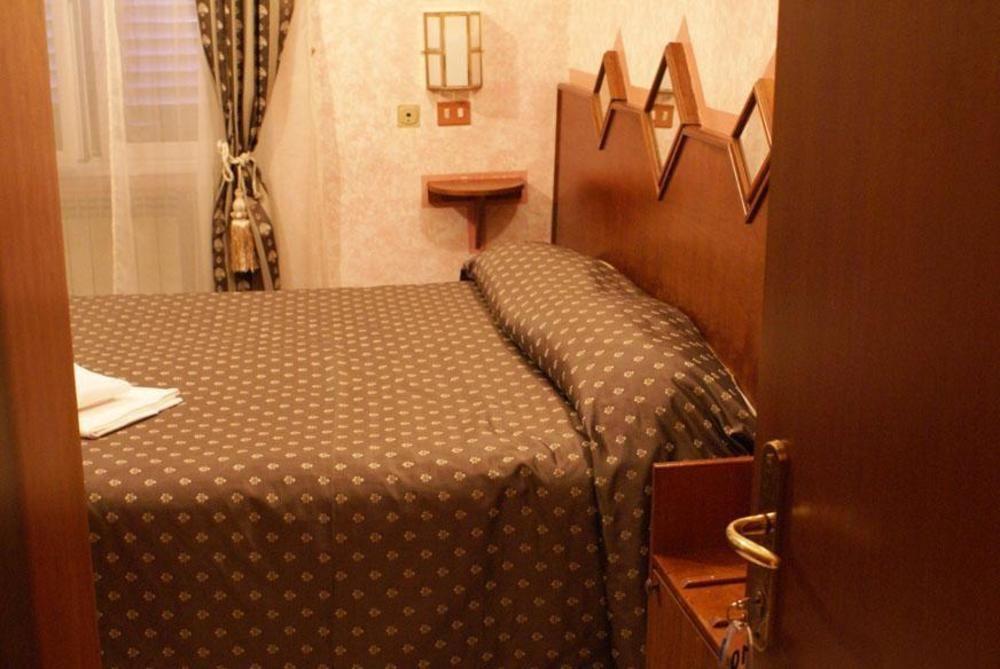 Hotel Farini Rome Buitenkant foto