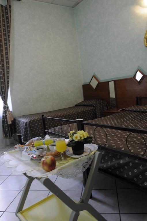 Hotel Farini Rome Buitenkant foto